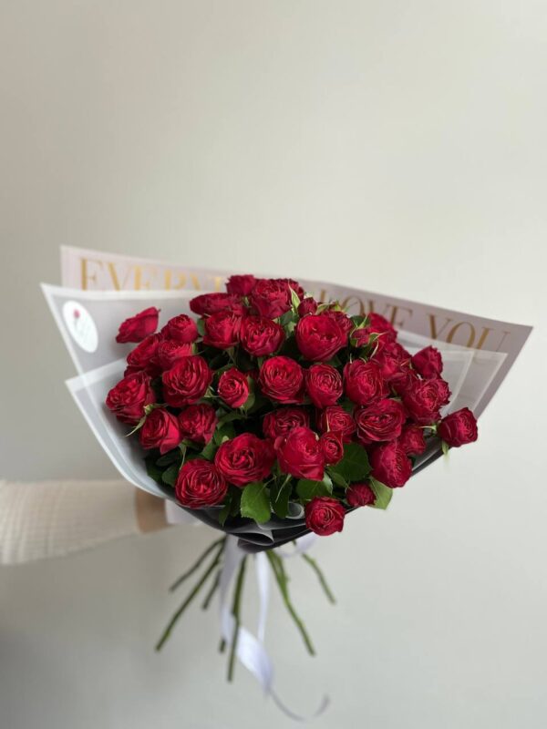 Букет из красных кустовых роз ( 9 веточек )