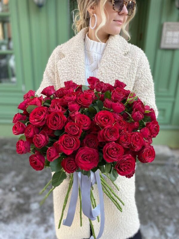 Букет из кустовых роз ( 19 веточек )