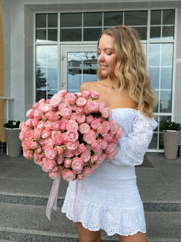 Букет из пионовидных кустовых роз ( 35 веточек )