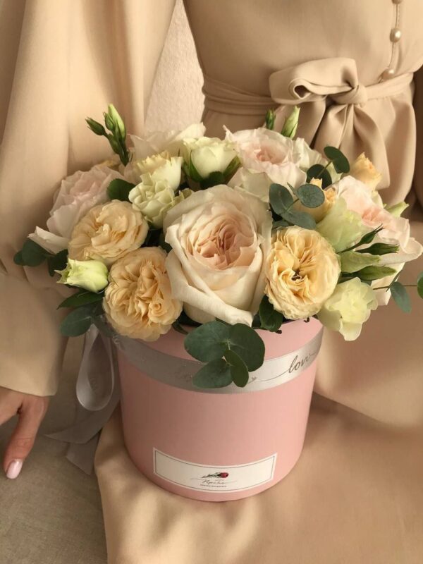 2 сорта пионовидные роз и эвкалипт, эустома